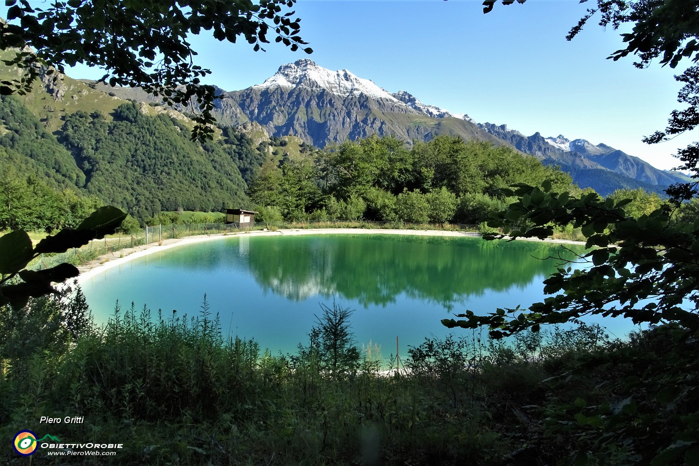 11 Come un bel laghetto  il bacino d'acqua per innevamento pista da sci.JPG